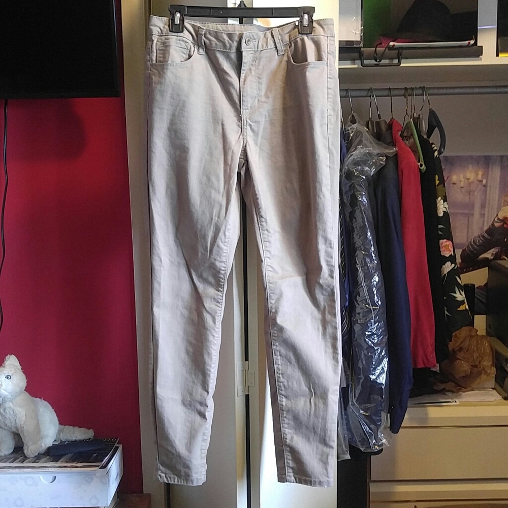True Craft mid rise khaki skinny jeans. Size 13